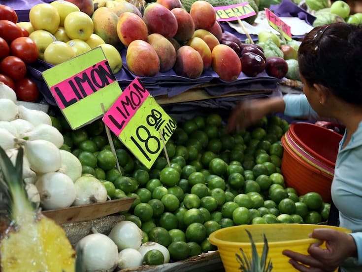 Banxico prevé que la debilidad económica ayudará a contener la inflación en los próximos meses