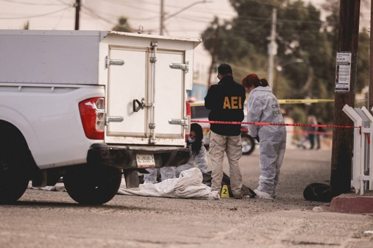 Hallan cuerpo envuelto en lona en la Santa Clara