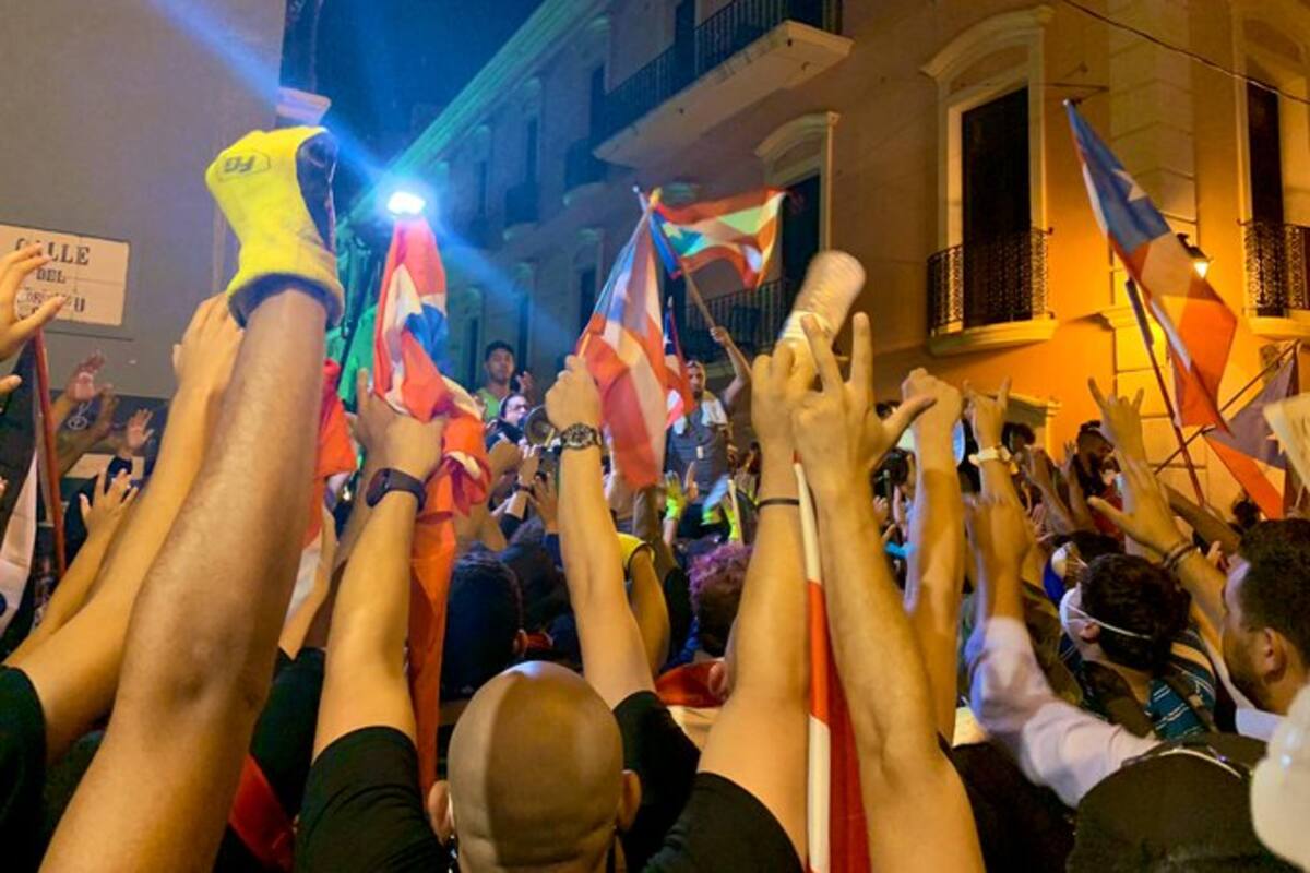 Pueblo puertorriqueño celebra renuncia de Rosselló