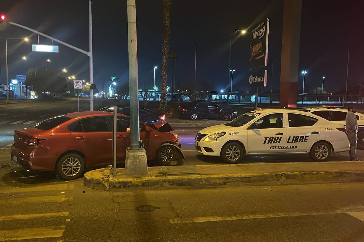 Chocan en Lázaro y Anáhuac de madrugada