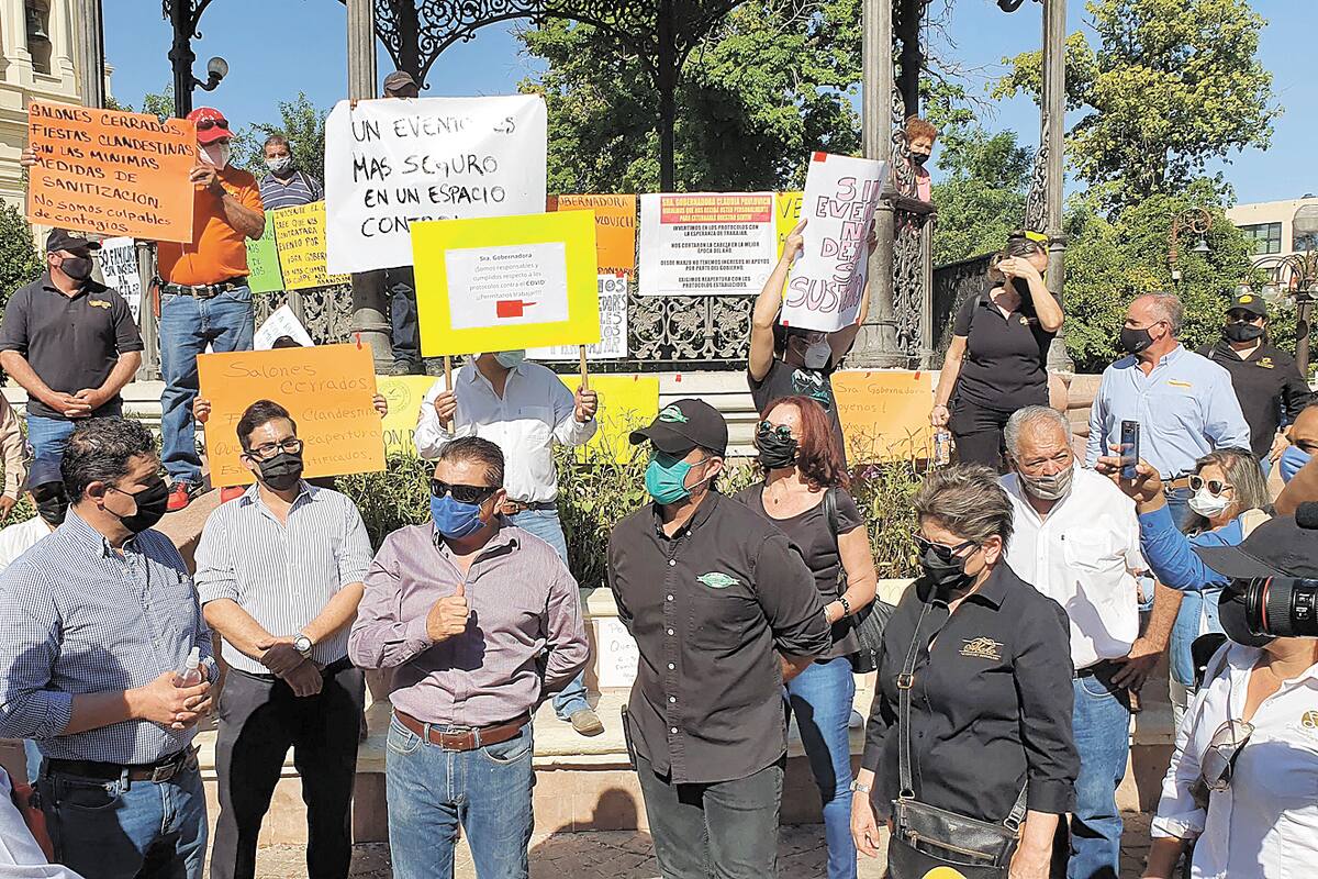 “Sin evento, nos dejan sin sustento”, dicen trabajadores; protestan ante medidas restrictivas
