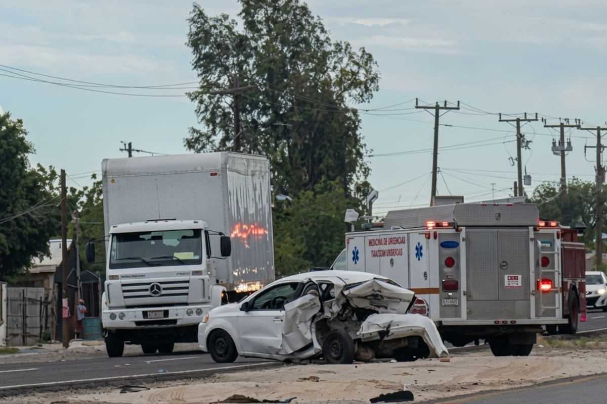 Graves dos menores y una mujer tras choque en la carretera a San Felipe