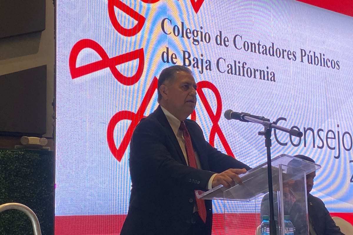 Toma protesta Loaiza Hernández del Colegio de Contadores Públicos de Baja California