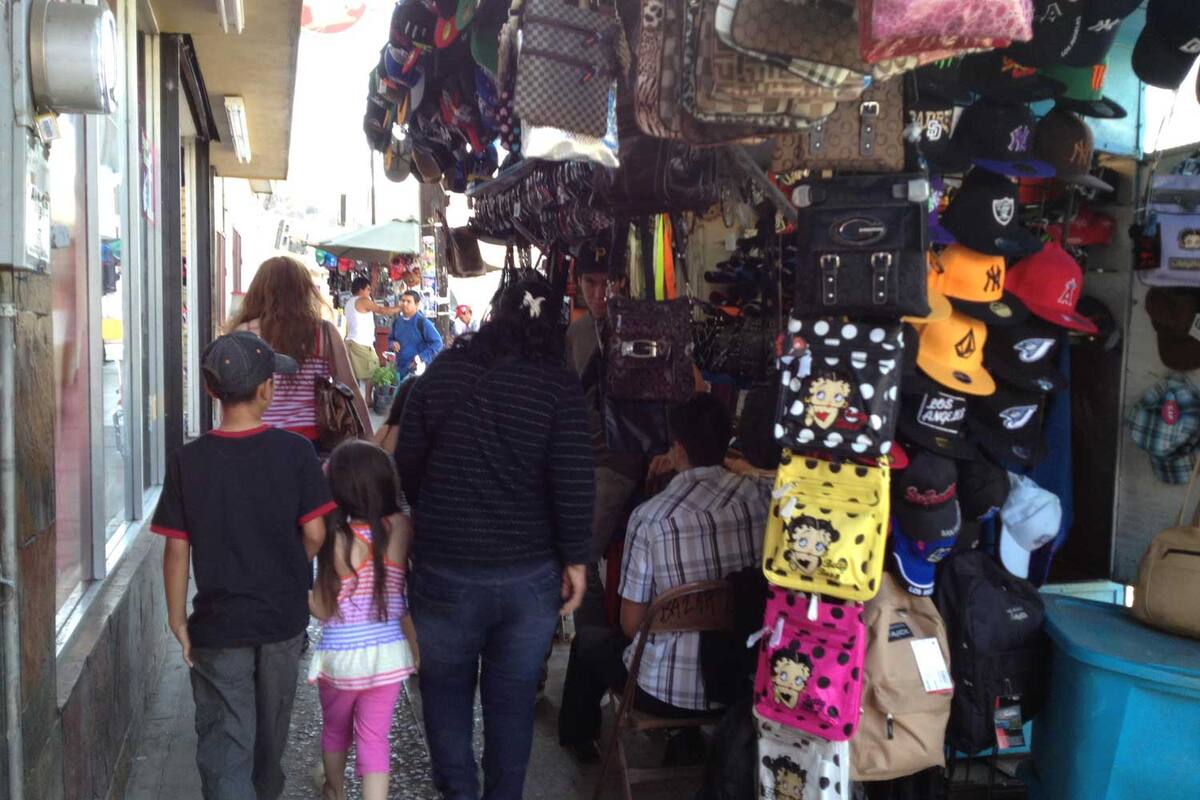 Suman mil 183 multas a vendedores en Tijuana