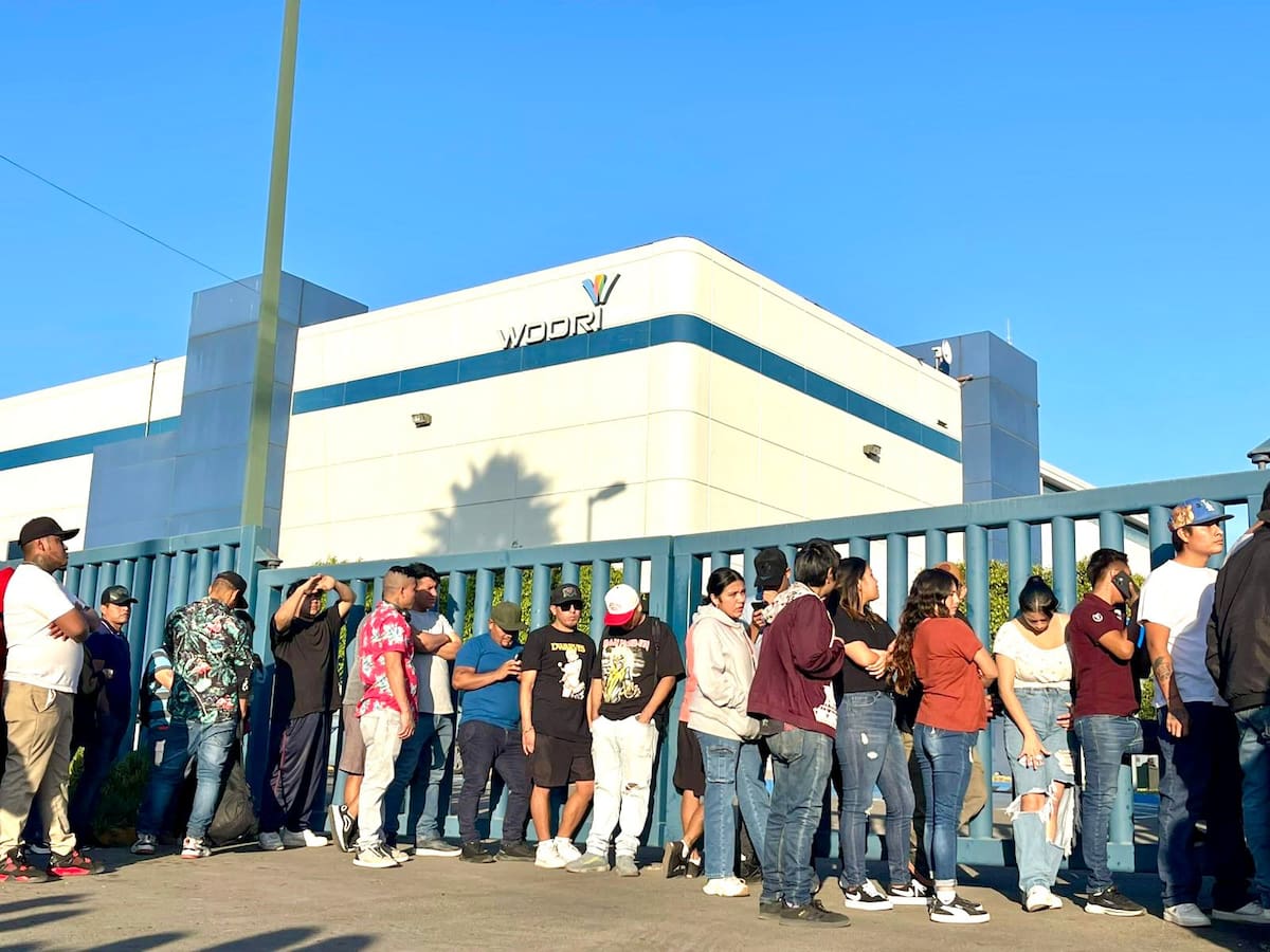 Se manifestaron este lunes en las instalaciones para exigir el pago de sueldos que les fueron retenidos desde el pasado viernes.Foto : Border Zoom