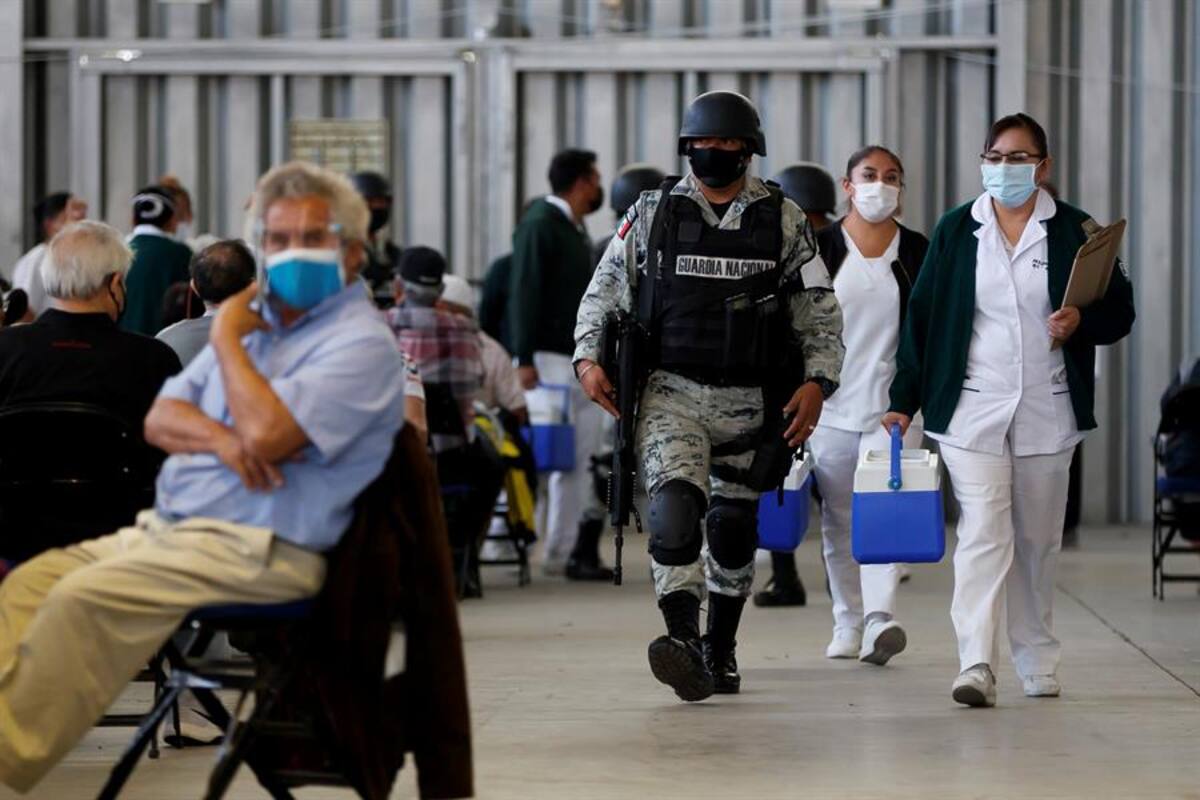 Autoridades siguen pidiendo INE para vacunación; Inai externa preocupación por uso de datos