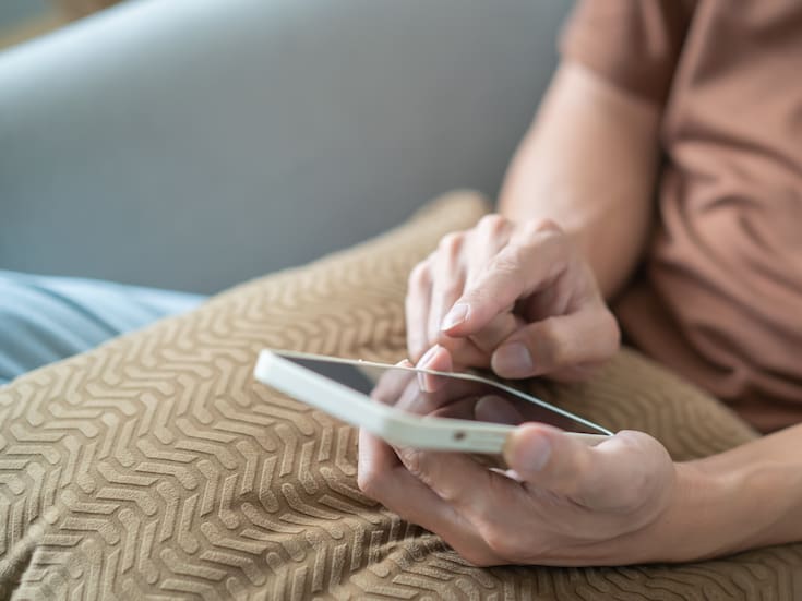 FOMO y ROMO: Cómo entender el miedo y el alivio de desconectarse en la era digital