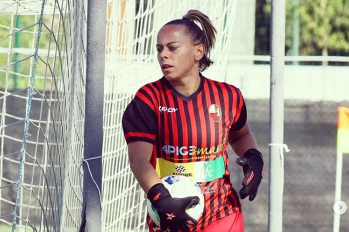 Alice Pignagnoli, portera italiana, fue despedida de su equipo de futbol por estar embarazada y despierta indignación