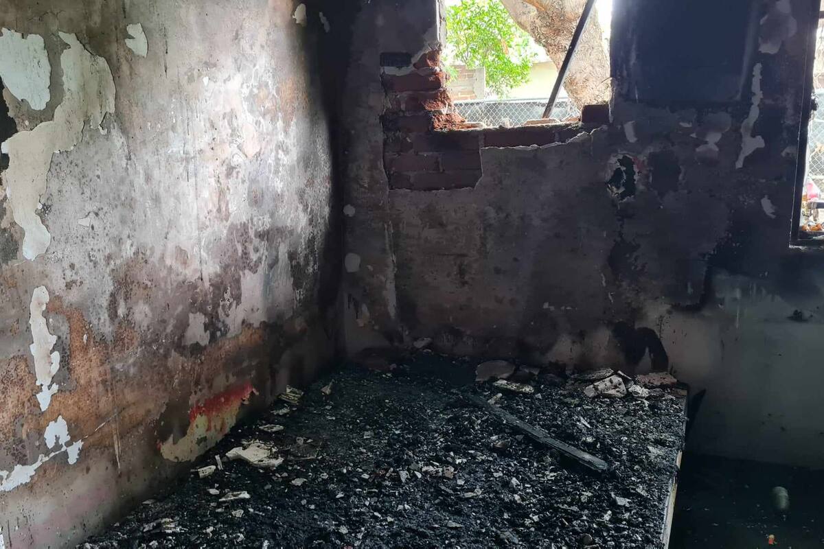 Rescatan a una persona intoxicada y una perrita inconsciente de un incendio