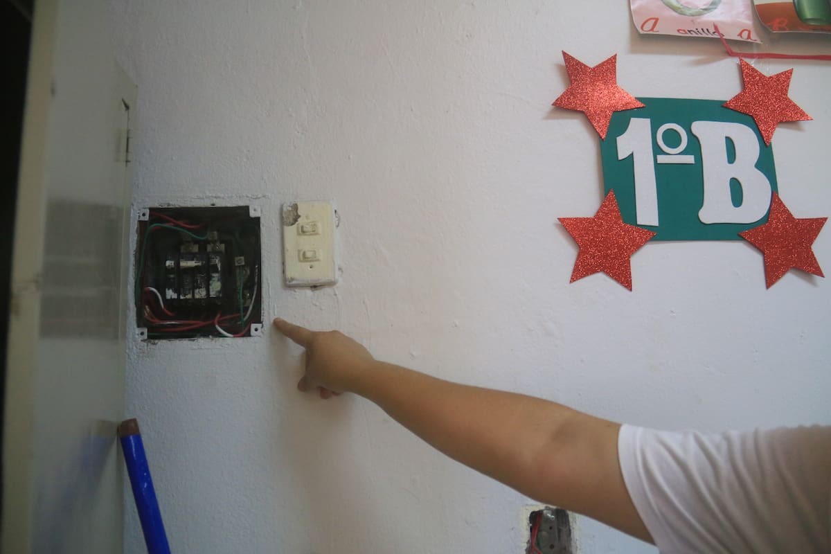 Bomberos alertan sobre riesgos de cortocircuitos por cableado eléctrico inadecuado en hogares