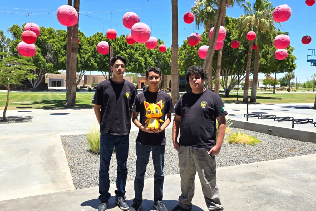 Estudiantes de Mexicali llevarán a India un robot con IA que conversa para preservar recuerdos familiares