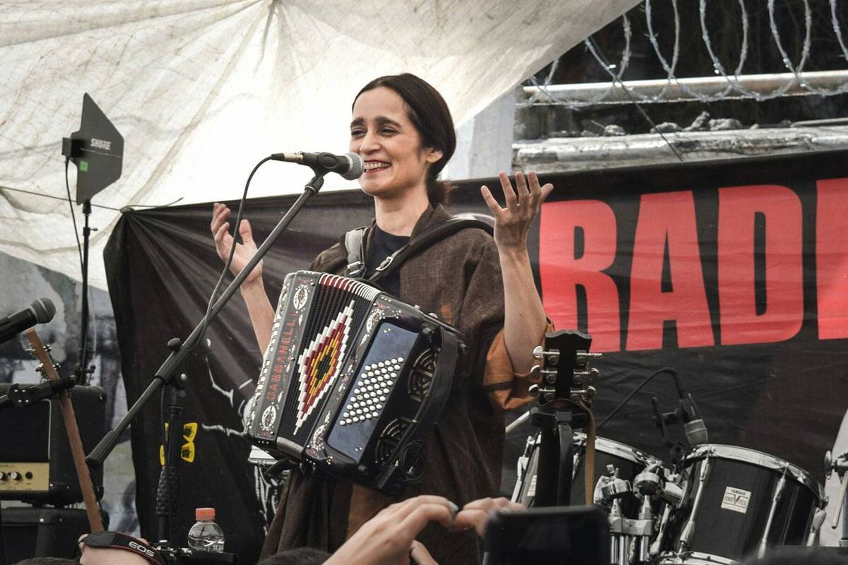 Julieta Venegas canta al amor y la diversidad