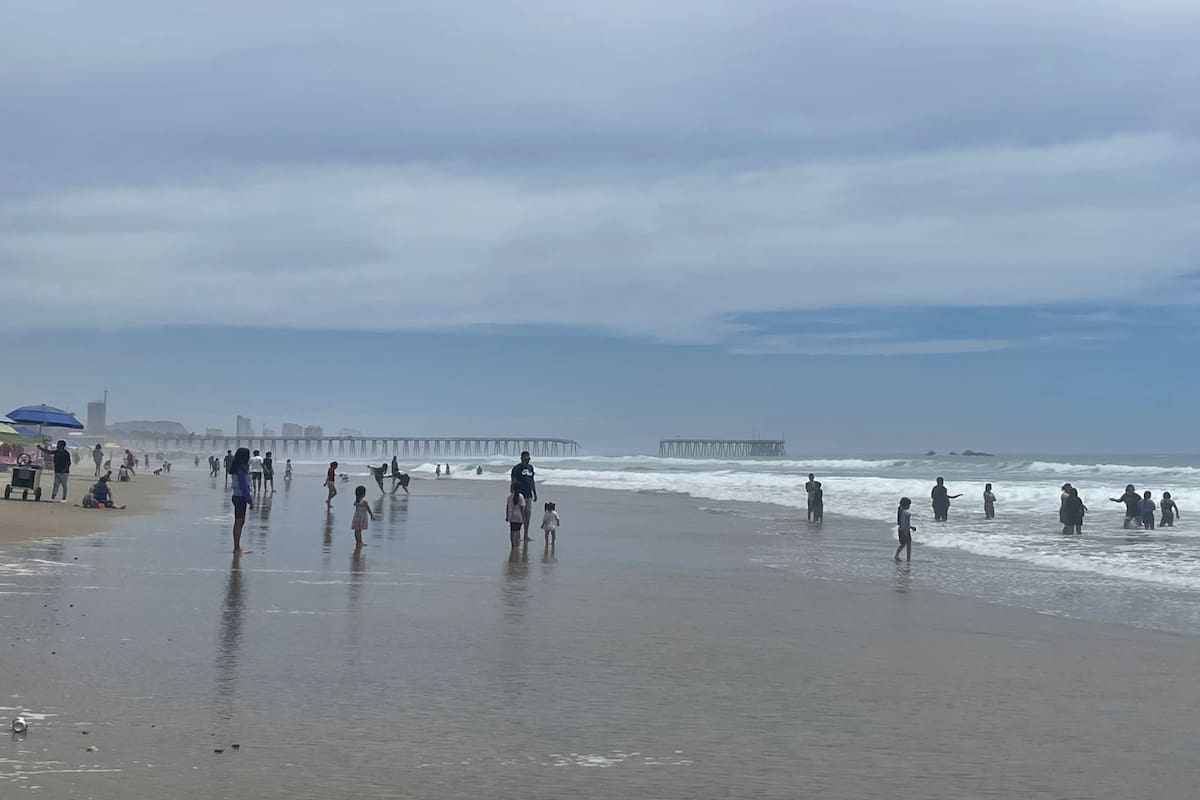 Asisten más ciudadanos a las playas que a las casillas