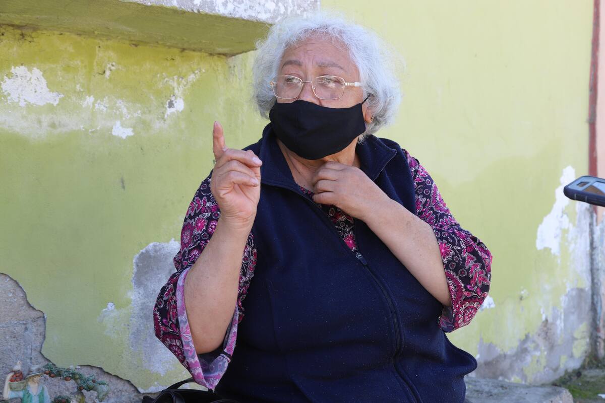 TESTIMONIO
Sra. Carmen Camacho, afectada.
Al menos cinco viviendas colapsadas en su totalidad de las 23 que se encuentran con engomado rojo y 5 con engomado amarillo de alto riesgo, ubicadas en la zona de deslizamiento en la calle Febrero en la colonia 3 de Octubre.