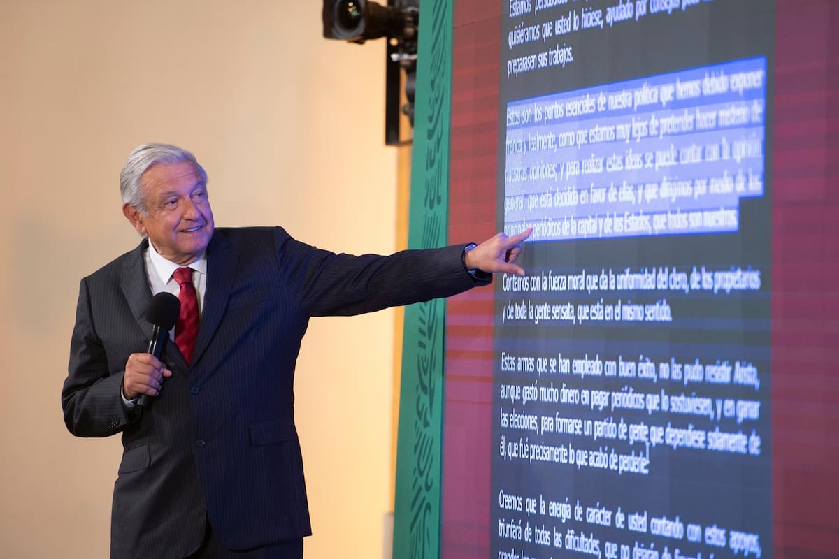 INE declara improcedentes medidas cautelares interpuestas por el PRD en contra de AMLO