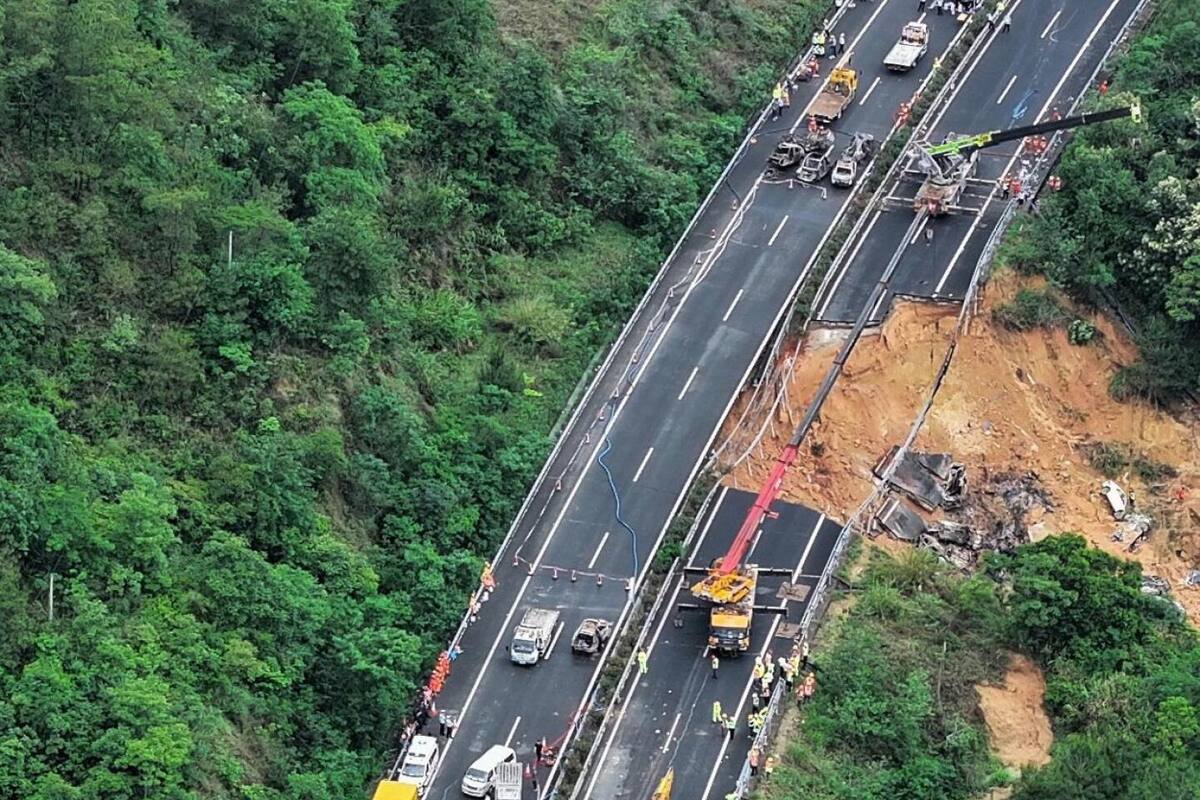Tragedia en China: Se desploma autopista y mueren 24 personas