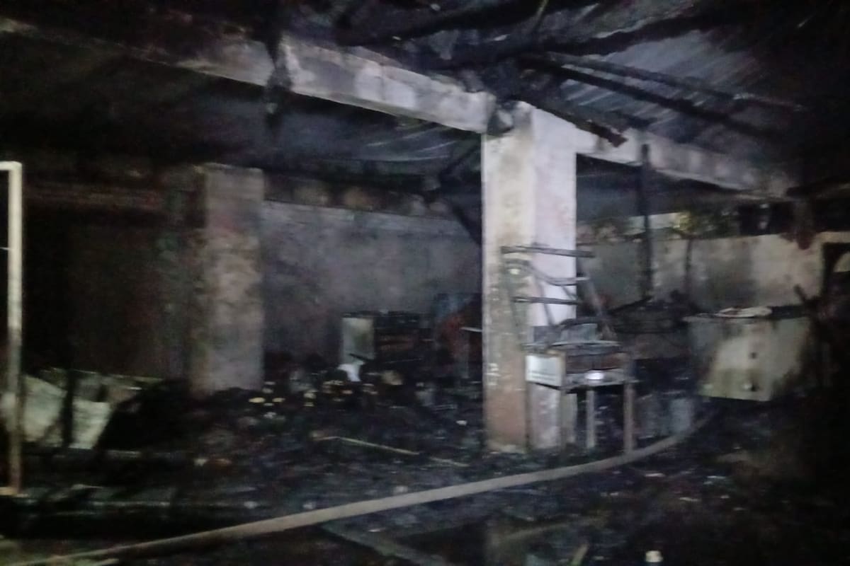 Incendio de madrugada obliga a evacuar casas vecinas en SLRC