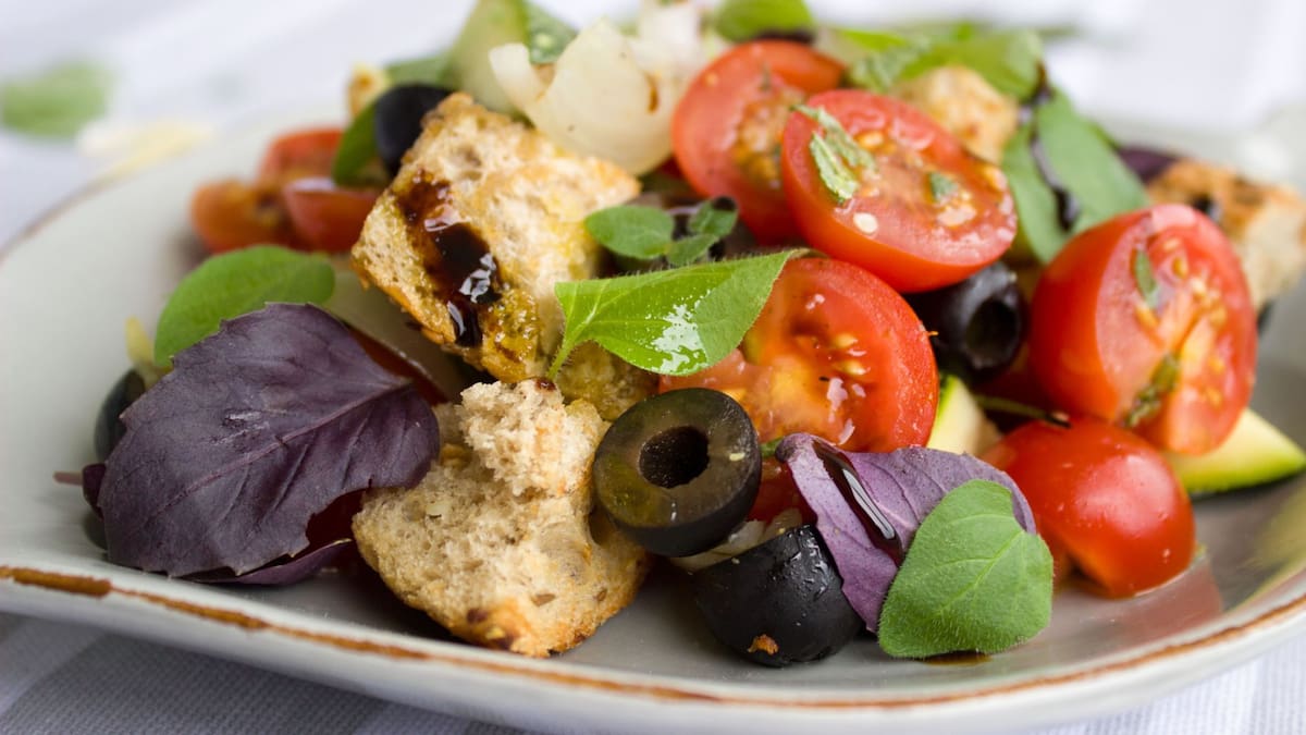 El veganismo implica la eliminación total de productos de origen animal, incluidos lácteos, huevos, miel y aditivos | Foto: Especial