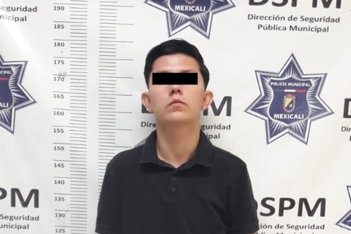 Joven provoca choque con dos heridos