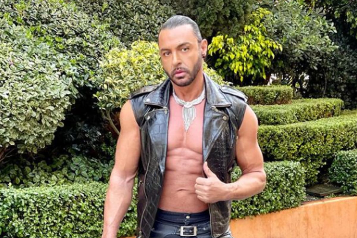 Latin Lover revela que sufre de terrible enfermedad conocida como poliomisitis ideopática