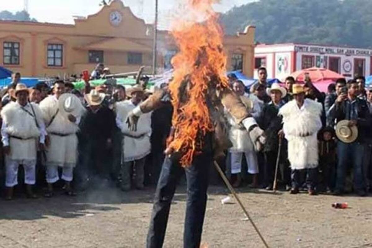 VIDEO: Indígenas celebran quema de Judas pese a restricciones del gobierno