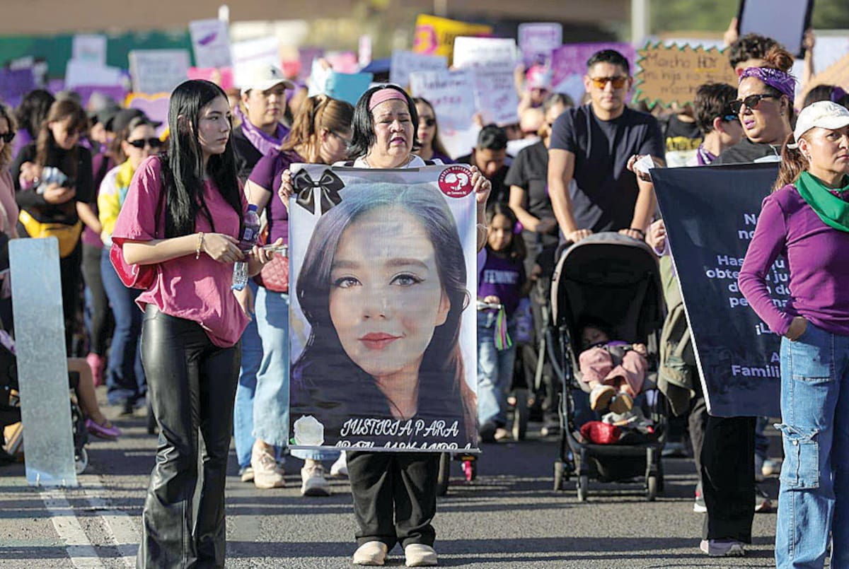 Familias tomaron parte en la movilización por el 8M en esta ciudad. FOTO: ELEAZAR ESCOBAR
