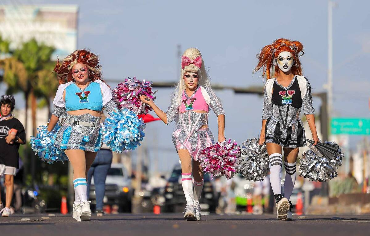 Sale la marcha del orgullo LGBTQ+ desde el blv Kino con destino al Museo Emiliana de Zubeldia. Foto: Eleazar Escobar