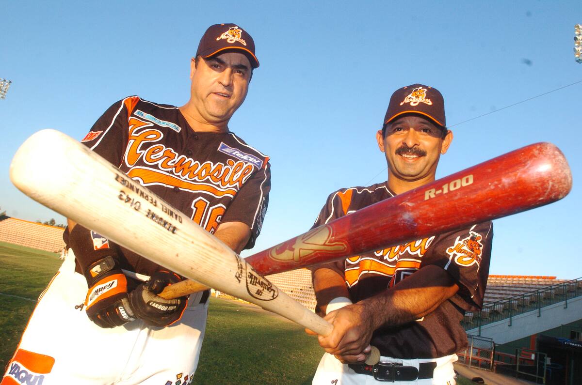 Los legendarios Cornelio García y Daniel Fernández compartieron el diamante con los Naranjeros de Hermosillo durante la temporada 2004-05. (Foto: Javier Sandoval)