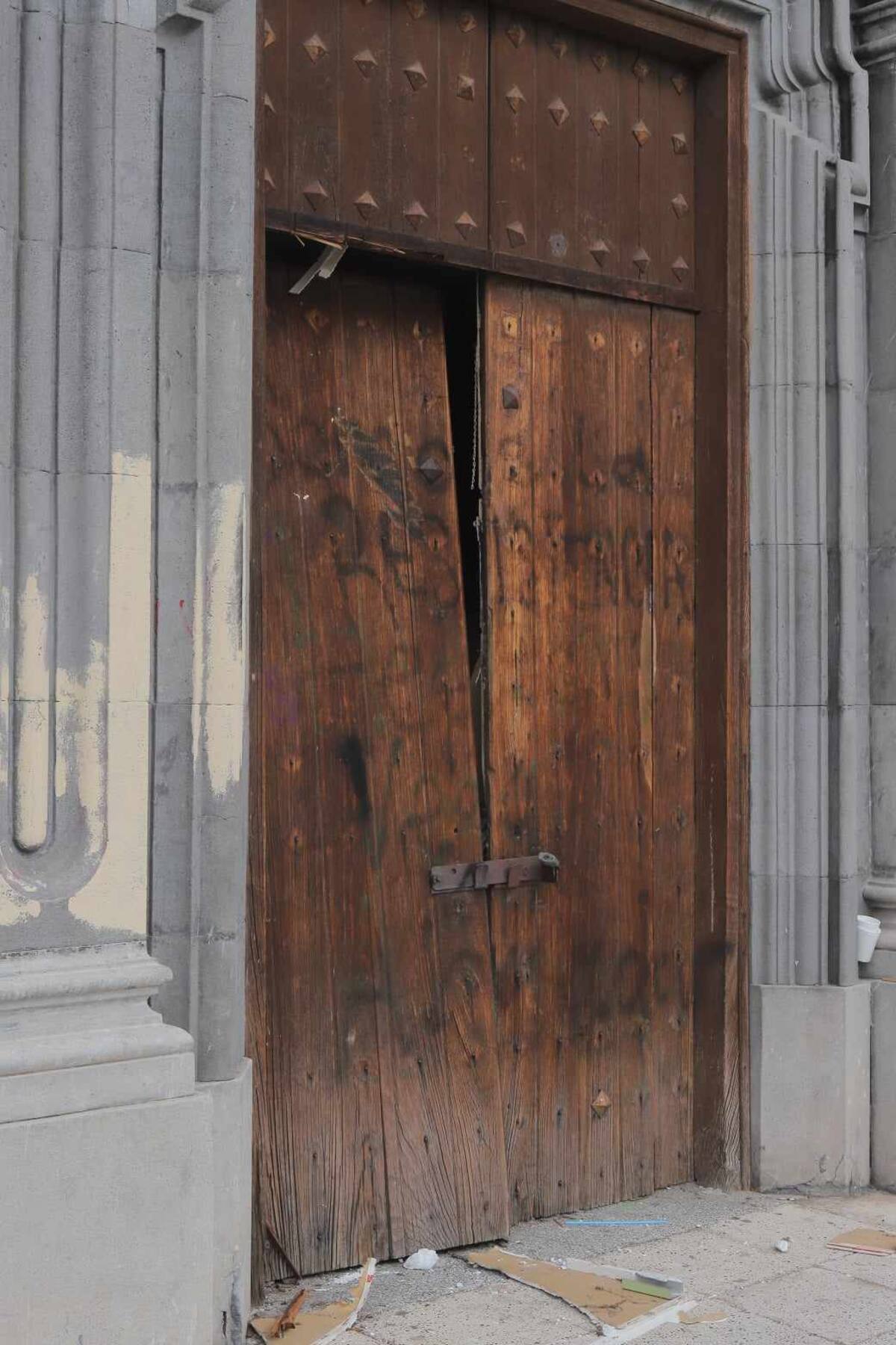 Así quedó la puerta del Museo | Fotos: Gerardo D. Gonsález