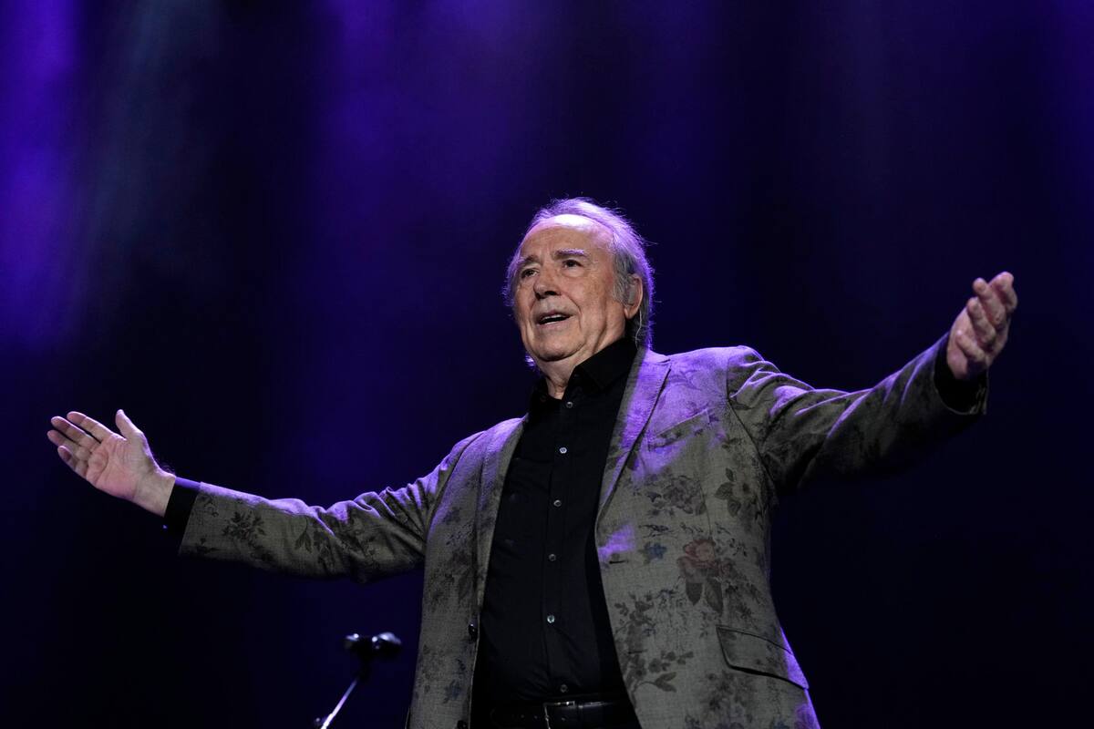Serrat entonó "Aquellas pequeñas cosas" durante la ceremonia, sorprendiendo a quienes asistieron a la premiación./Foto: EFE