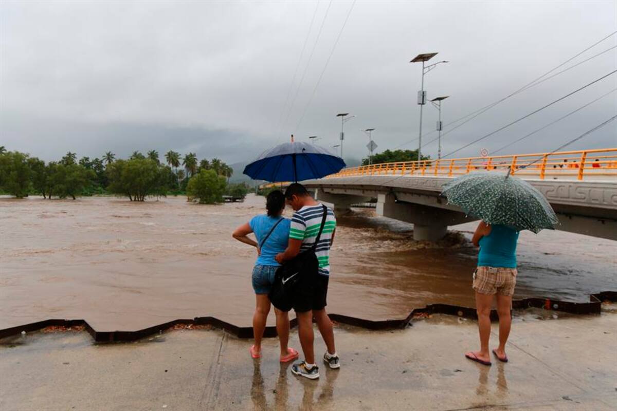 La tormenta tropical Julio produce fuertes lluvias en tres estados de México