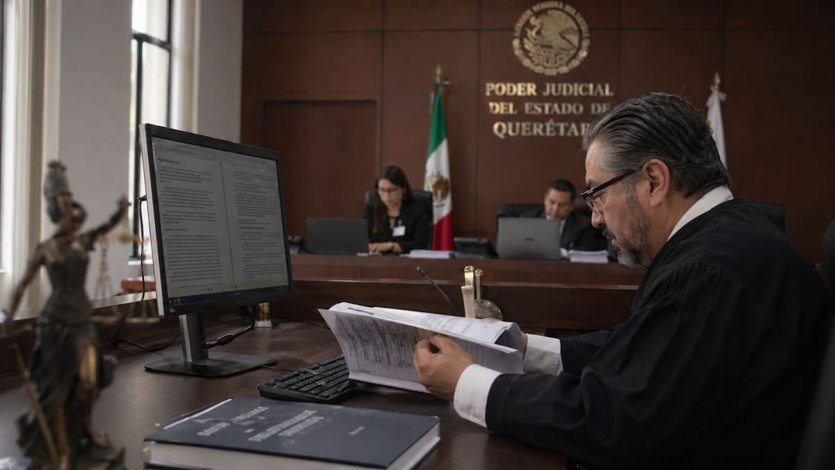Por primera vez en México una inteligencia artificial ayudó a redactar dos sentencias judiciales en Querétaro y el experimento abrió un debate urgente sobre qué tanto puede acelerar la justicia sin poner en manos de una máquina la decisión final de jueces y juezas