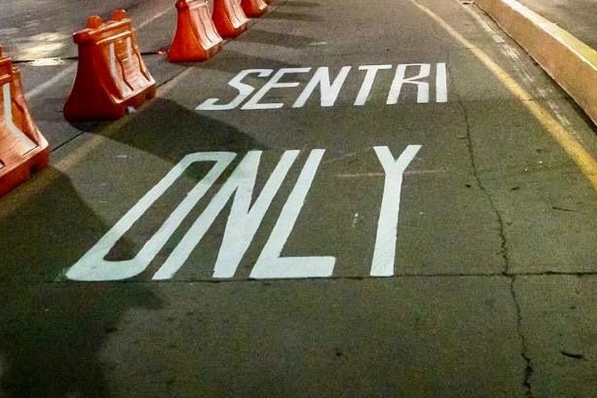 Prevén ampliar casetas Sentri en San Ysidro tras programa piloto en calle Segunda