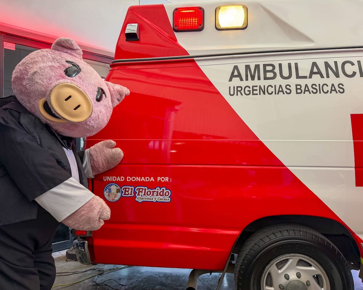 Distribuidora El Florido realizó la entrega de una nueva ambulancia a Cruz Roja Mexicana Delegación Ensenada para reforzar la atención de emergencias en el municipio. Foto: Cortesía