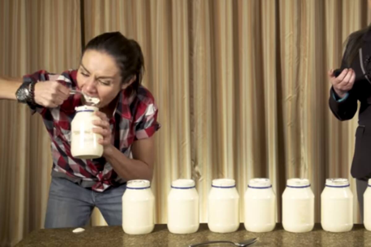 VIDEO: Mujer rompe Record Guinness al comer 3 frascos de mayonesa en 3 minutos