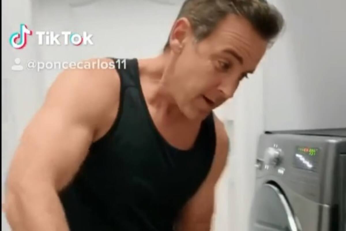 Carlos Ponce y su gracioso TikTok versionando una famosa canción en medio de la cuarentena