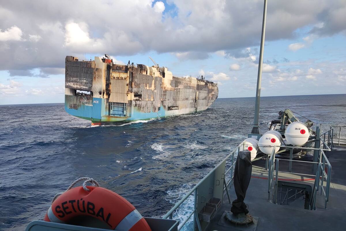 Felicity Ace: Barco mercante con coches de lujo se hunde en el Atlántico; deja residuos oleosos