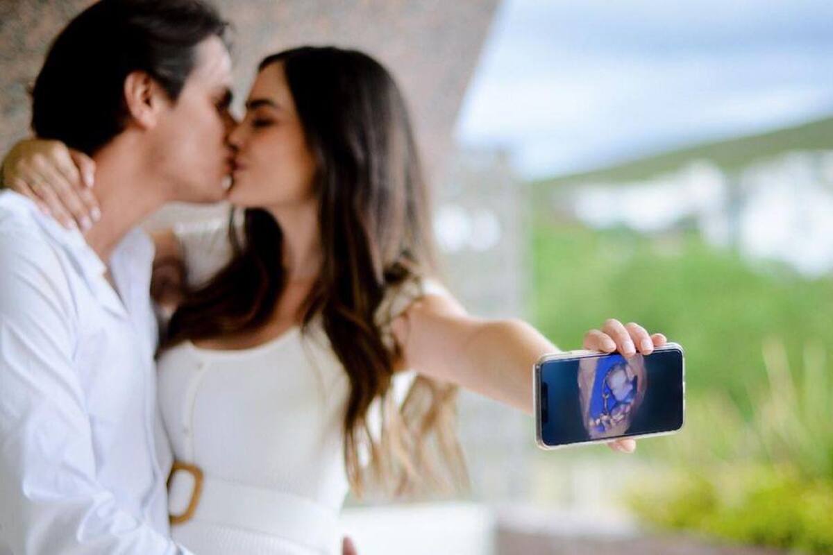 Ximena Navarrete y su especial visita a Virgen de Lourdes en Francia