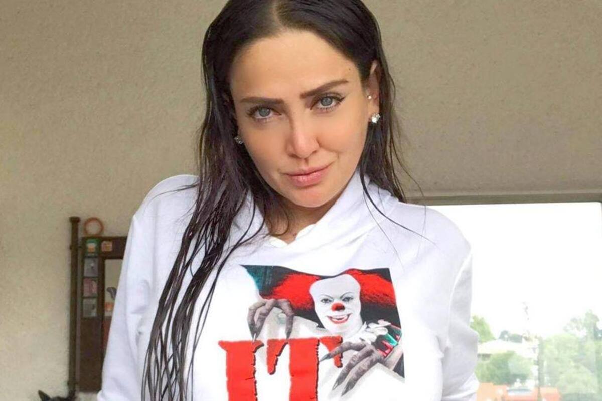 Celia Lora desafía Instagram con foto desnuda contra el espejo