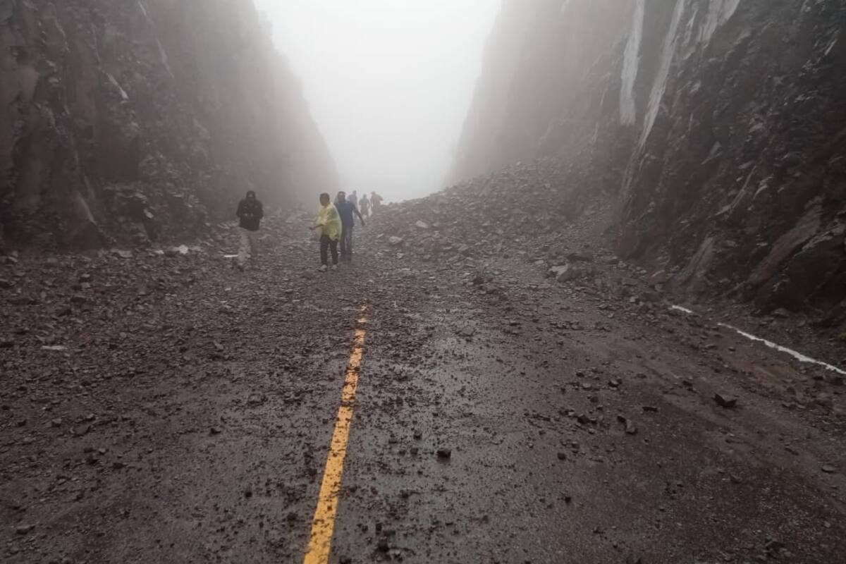 Lluvias provocan crecida de arroyos y derrumbes en Sonora