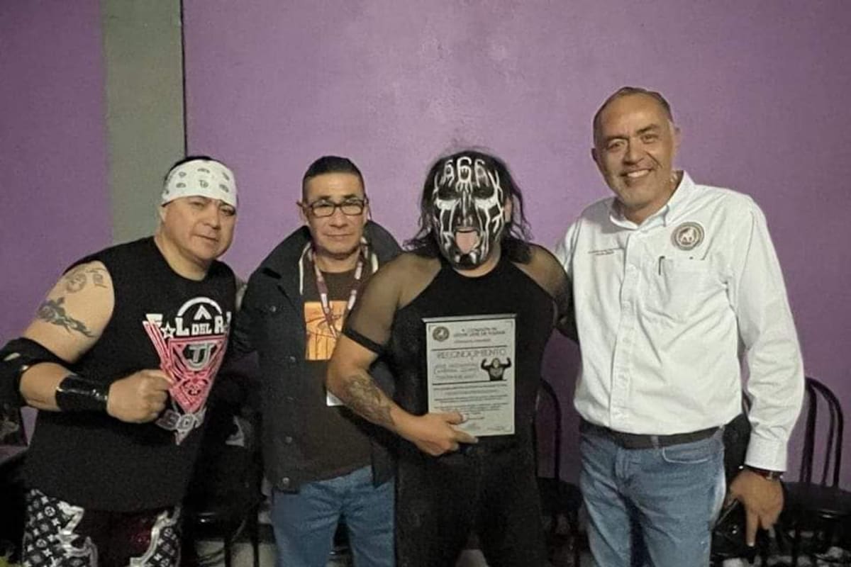 Damián 666 recibe reconocimiento por 40 años de carrera