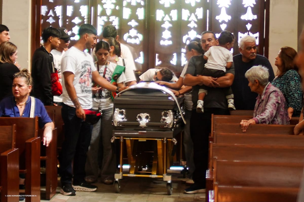 Despiden al “Lobito” Torres entre aplausos y dolor en Mexicali