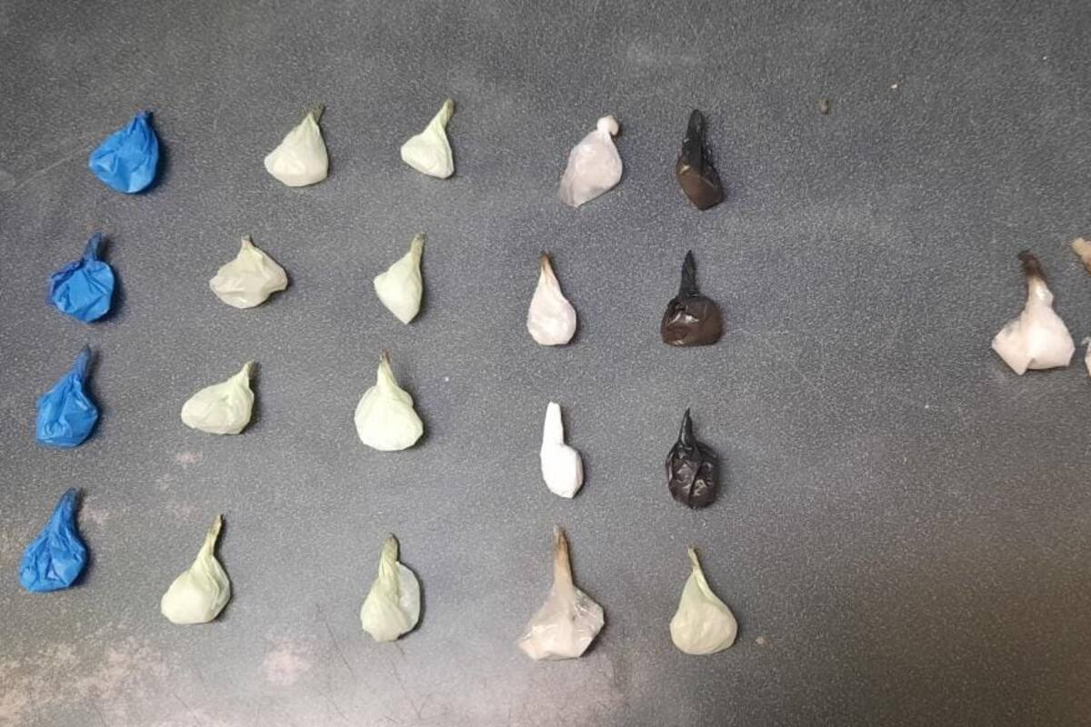 Los sorprenden en compra y venta de drogas