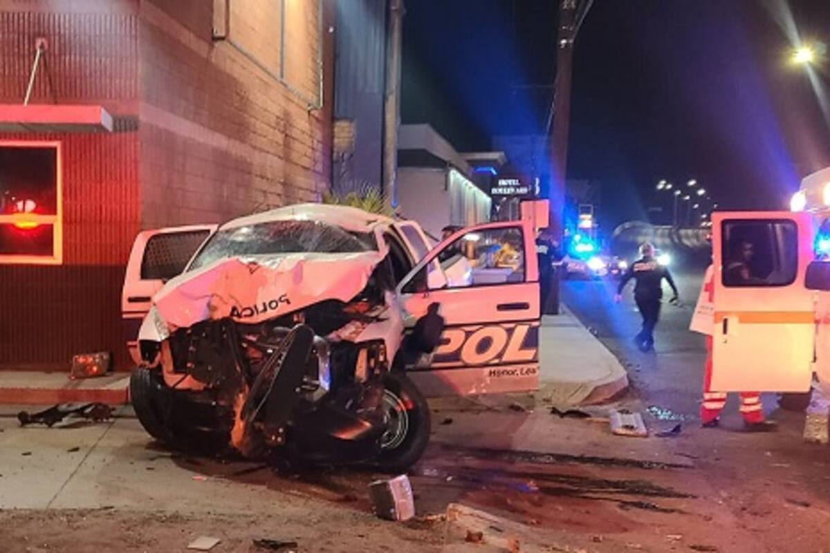 Dos agentes lesionados tras volcar una patrulla