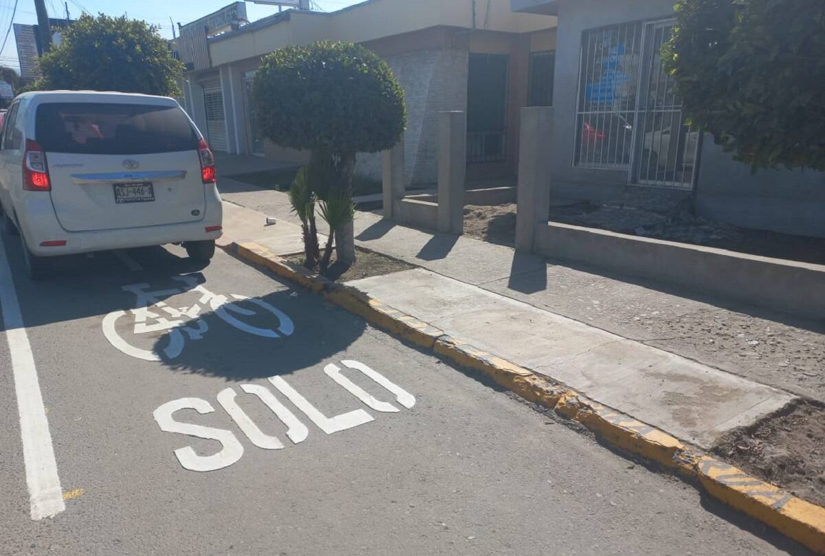 Los comerciantes elaboraron un escrito dirigido al director de Infraestructura Municipal, Jaime Figueroa Tentori, para manifestarle su inconformidad al no haber sido notificados y exigirle que se respeten los espacios exclusivos. Foto: Jayme García