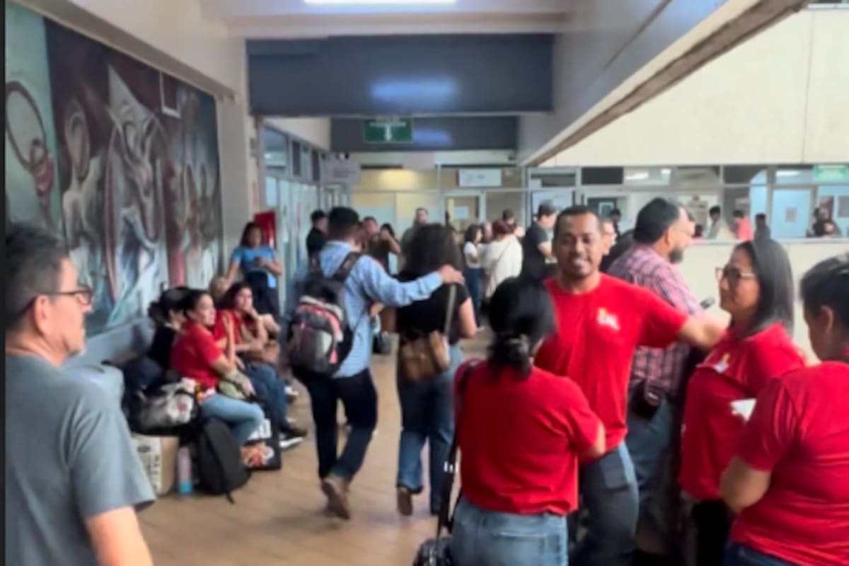 Maestros municipales mantienen plantón en Tijuana; denuncian retiro de interinatos