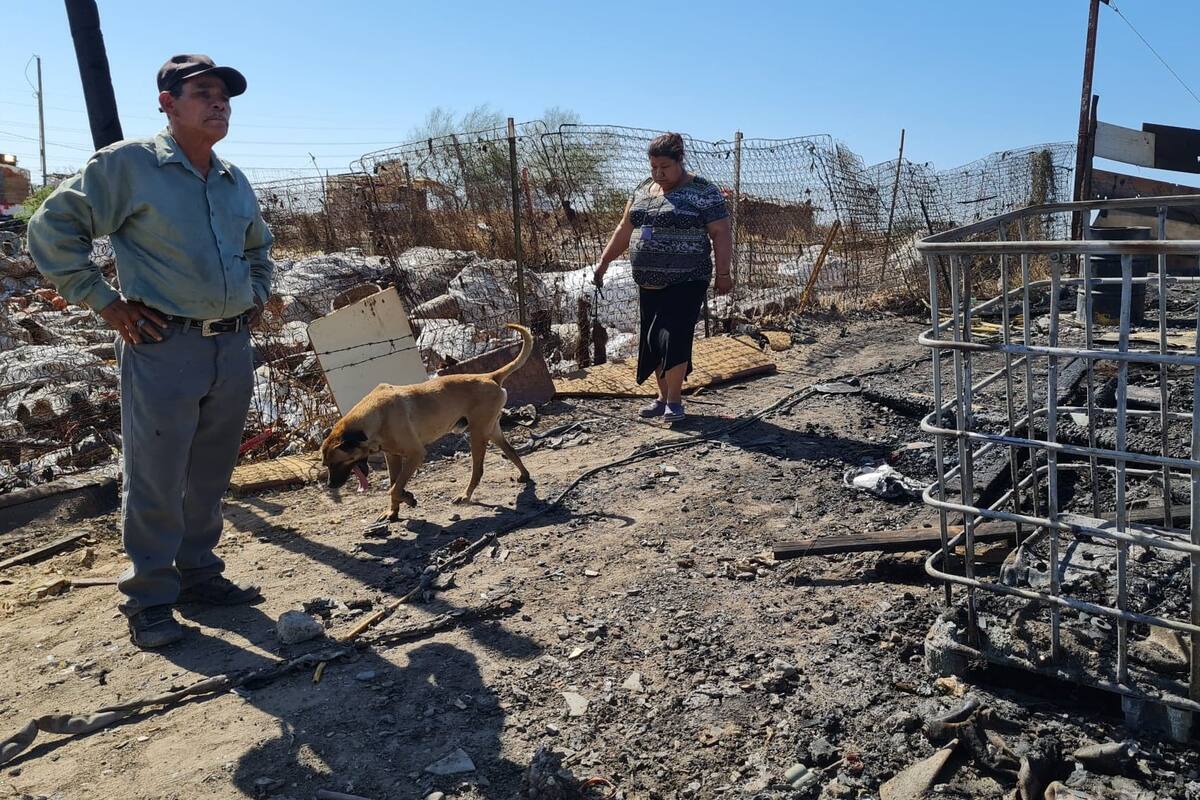Pareja se queda sin nada tras el incendio de su casa en la invasión Red 2000