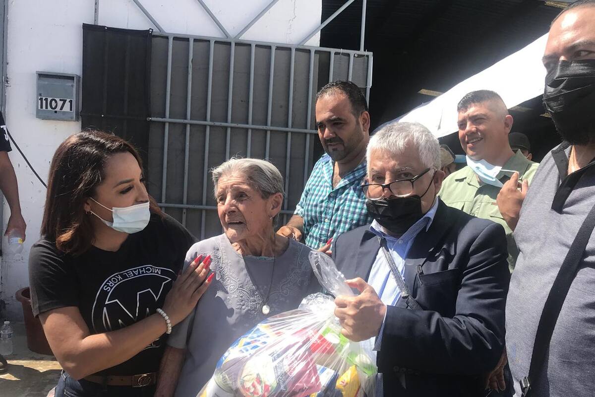 Llevan ayuda a los más necesitados de Tijuana con el 'Despensatón'