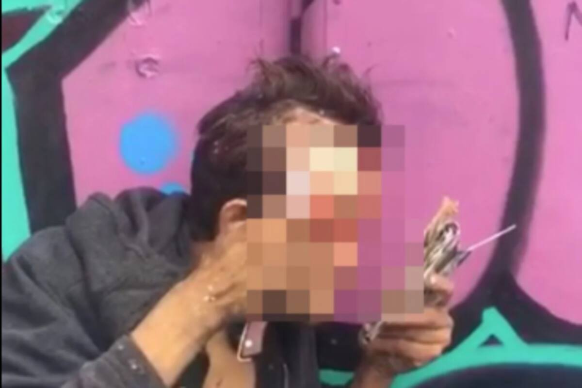 Rescatan activistas a hombre que se arrancaba la piel en Tijuana