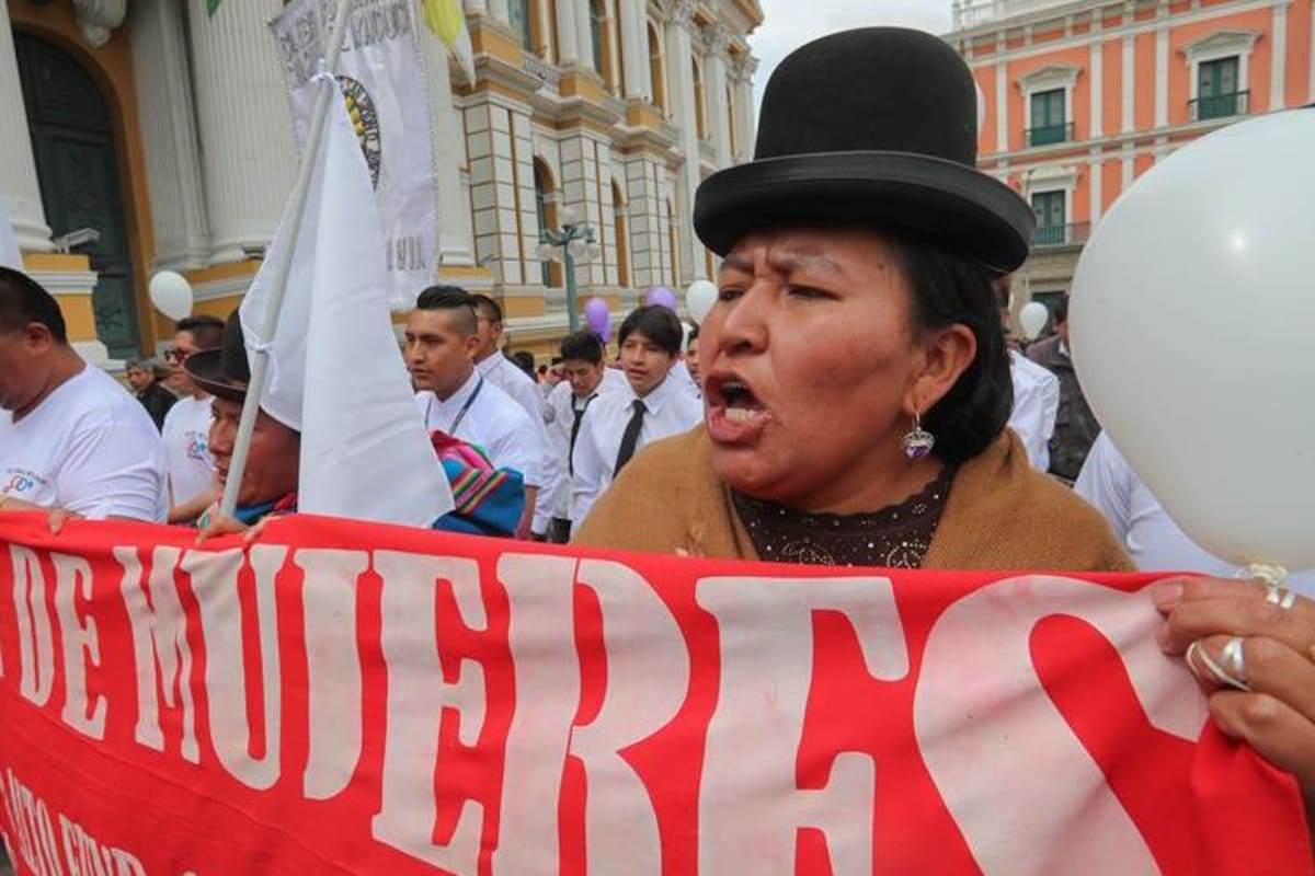 Feministas latinoamericanas hacen exigencias políticas por la lucha de igualdad de genero